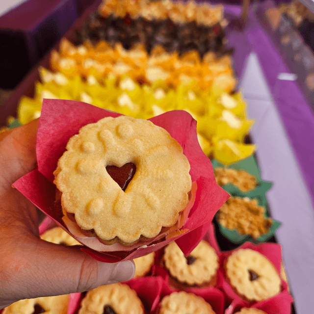 Jammy biscuit cupcake