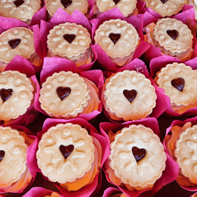 Jammy biscuit cupcake